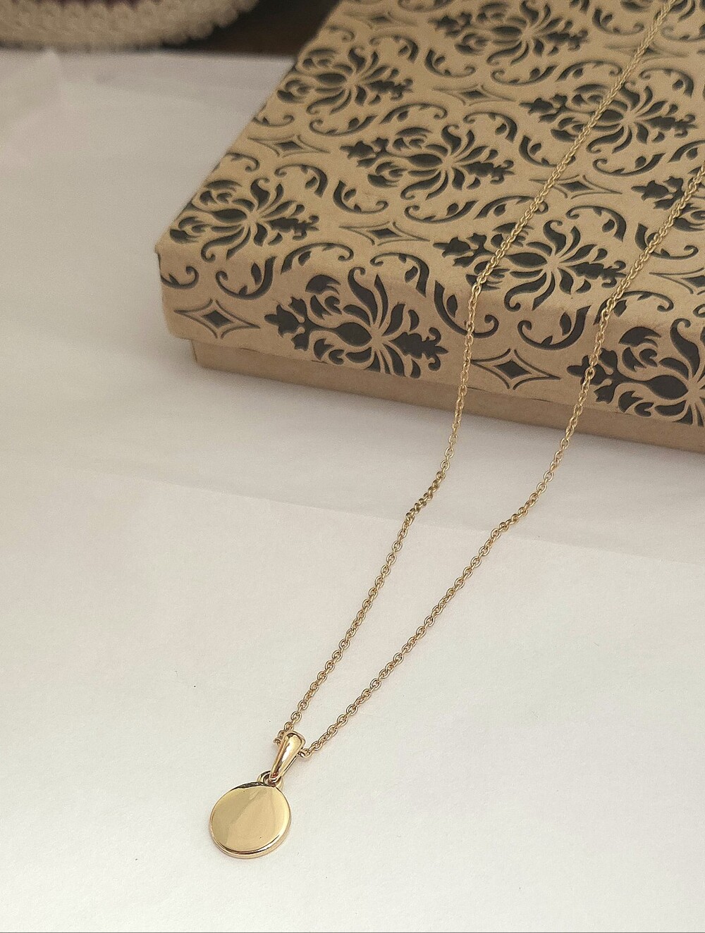Gold Plated Round Charm Pendant Necklace Monogramable Pendant Necklace - Picture 2 of 15
